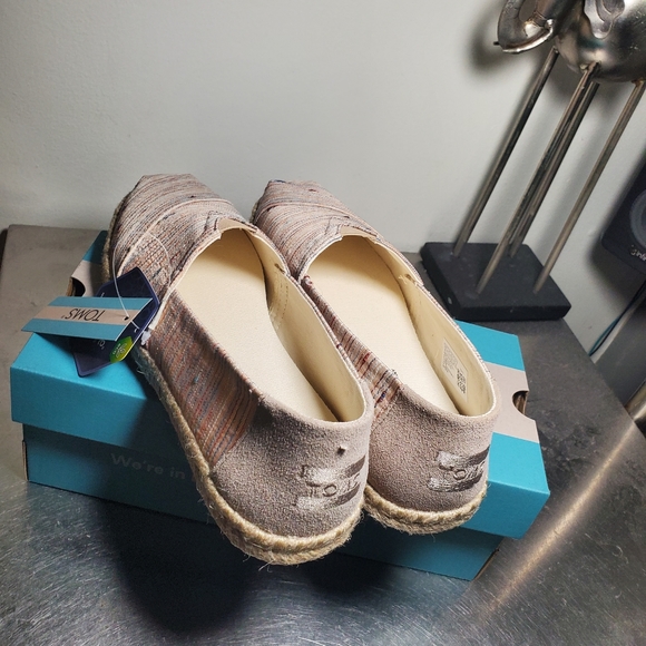 TOMS - Picture 4 of 6